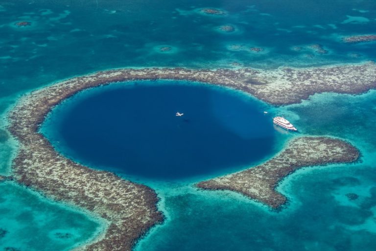 Belize Blue Hole Natural Monument And Lighthouse Reef 1042742644